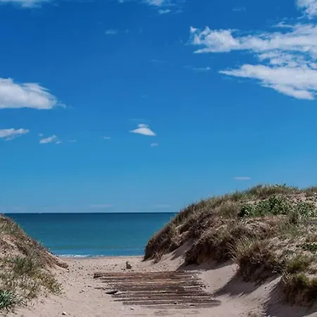 Semesterbostad Artistic And Spacious Loft In A Little Town Near The Sea And The